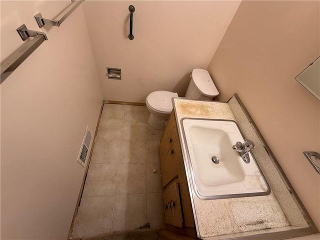 7216 Beverly Street, Overland Park, KS 66204