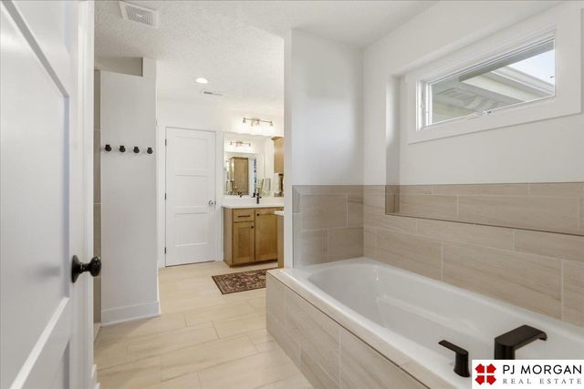 2721 N 182nd Avenue, Elkhorn, NE 68022