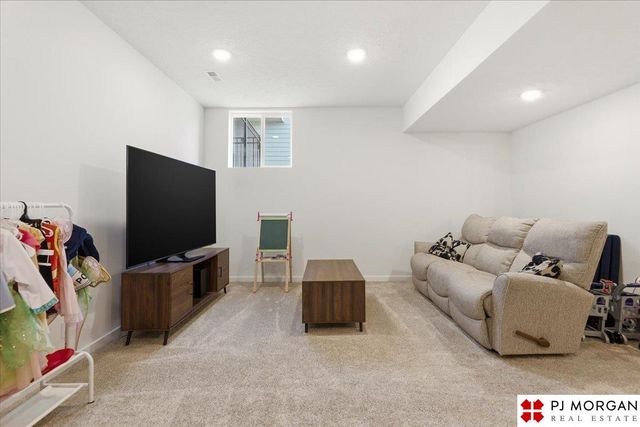 2721 N 182nd Avenue, Elkhorn, NE 68022