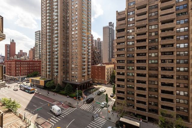 301 E 87th St Apt 8C, New York City, NY 10128