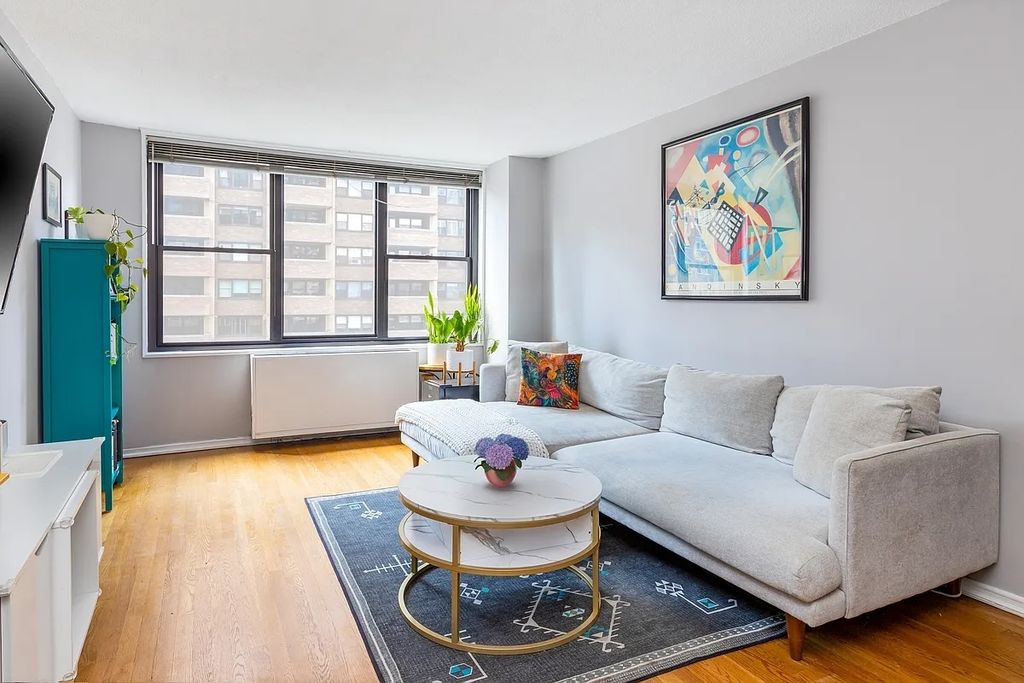 301 E 87th St Apt 8C, New York City, NY 10128