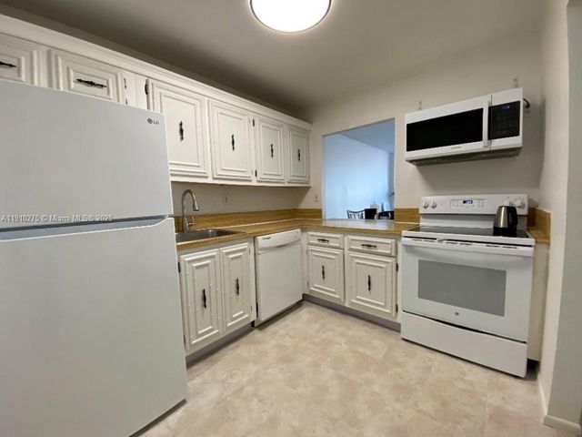 800 Parkview Dr 726, Hallandale Beach, FL 33009