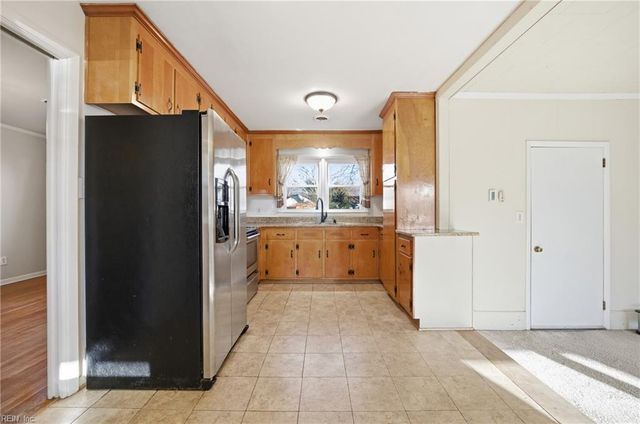 1001 Lyndon CIR, Newport News, VA 23605