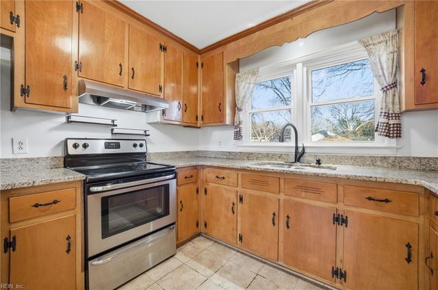 1001 Lyndon CIR, Newport News, VA 23605