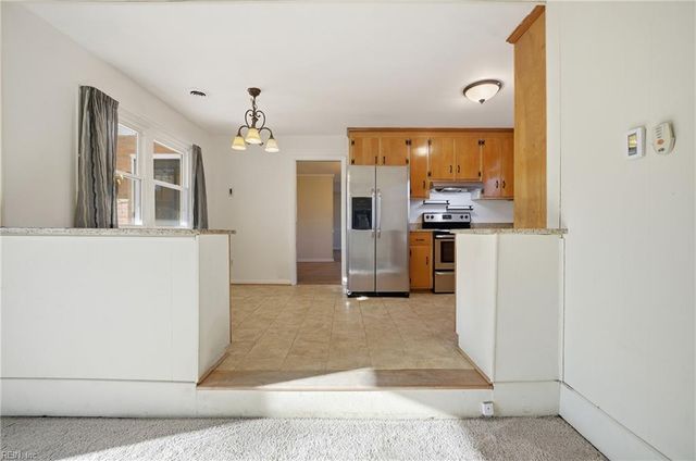 1001 Lyndon CIR, Newport News, VA 23605