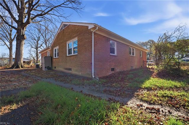 1001 Lyndon CIR, Newport News, VA 23605