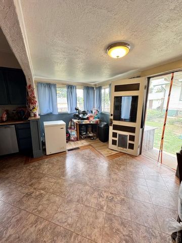 318 W 10th St, La Junta, CO 81050