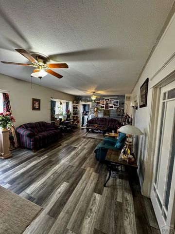 318 W 10th St, La Junta, CO 81050