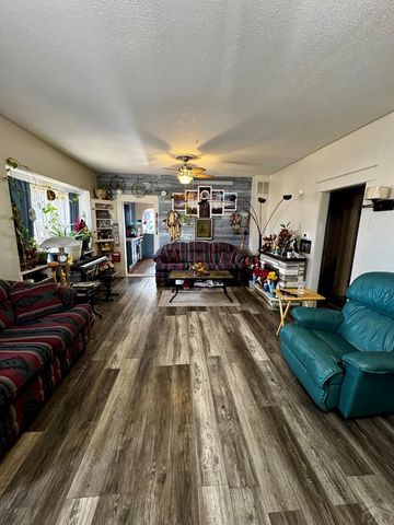 318 W 10th St, La Junta, CO 81050