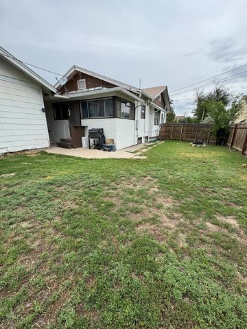 318 W 10th St, La Junta, CO 81050
