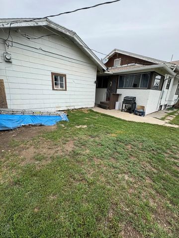 318 W 10th St, La Junta, CO 81050