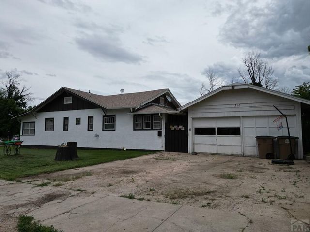 318 W 10th St, La Junta, CO 81050