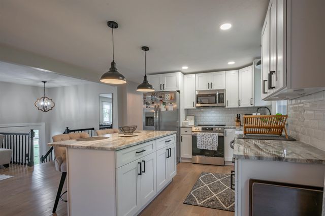 18 Dream Lake Drive, Amherst, NH 03031