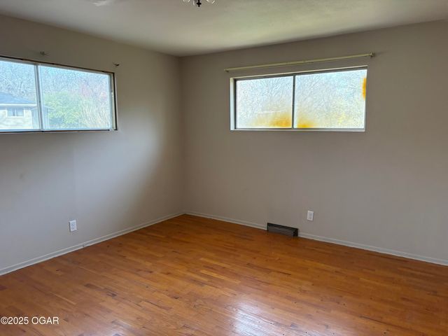 4517 S Wall Avenue, Joplin, MO 64804