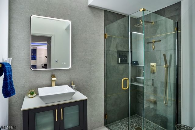 62 Colonial Woods Dr, West Orange Twp., NJ 07052