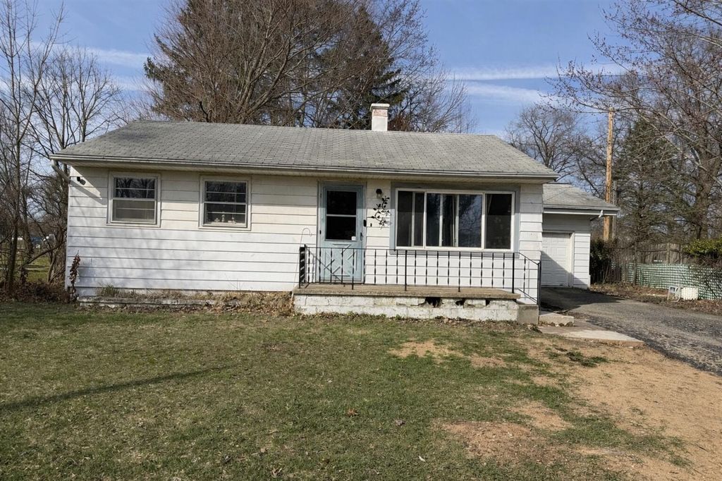 132 Lilac Street, Paw Paw, MI 49079