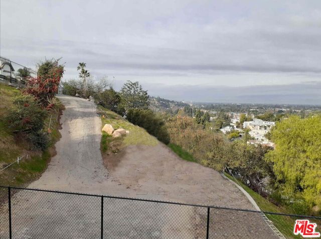 11729 Laurelwood Drive, Studio City, CA 91604