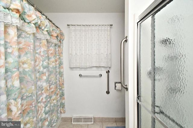 1207 TOWNSHIP LINE RD, Phoenixville, PA 19460