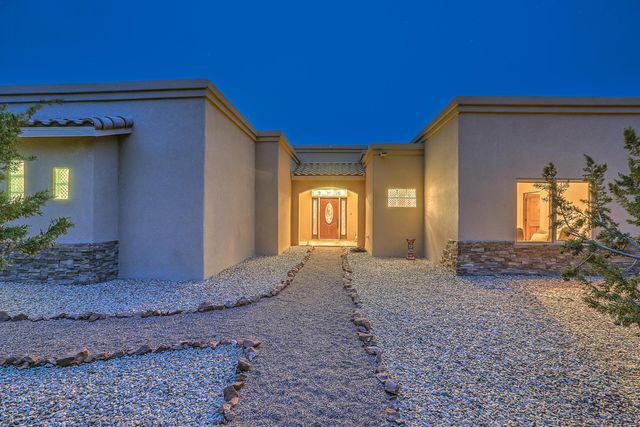 255 Diamond Tail Road, Placitas, NM 87043