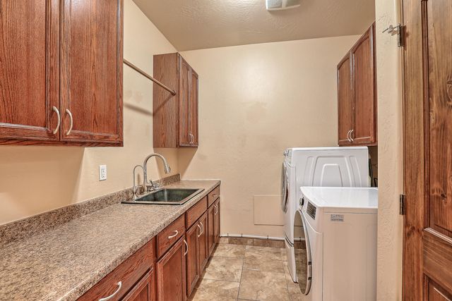 255 Diamond Tail Road, Placitas, NM 87043