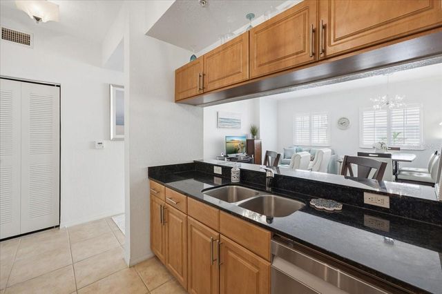 1064 N TAMIAMI TRAIL 1206, Sarasota, FL 34236