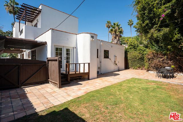 1210 N Poinsettia Drive, Los Angeles, CA 90046