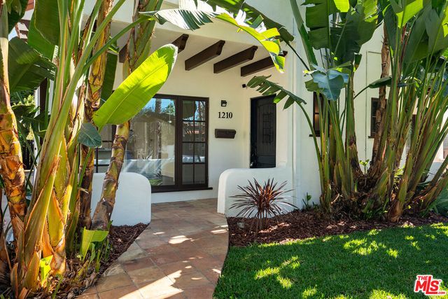 1210 N Poinsettia Drive, Los Angeles, CA 90046