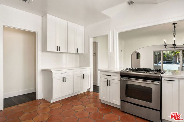 1210 N Poinsettia Drive, Los Angeles, CA 90046