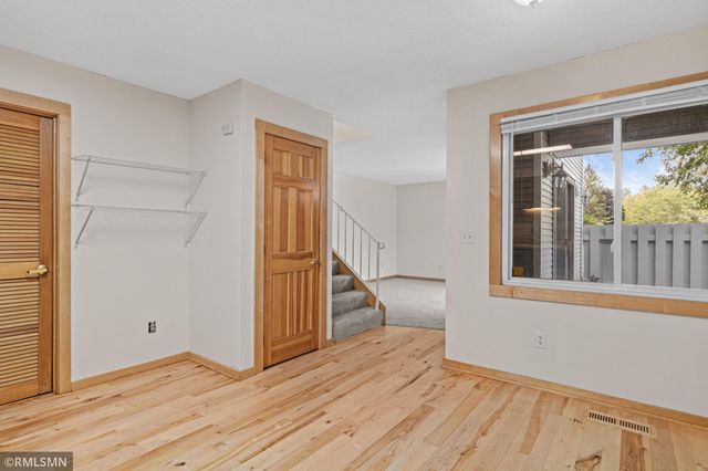 7688 Dunmore Road, Woodbury, MN 55125