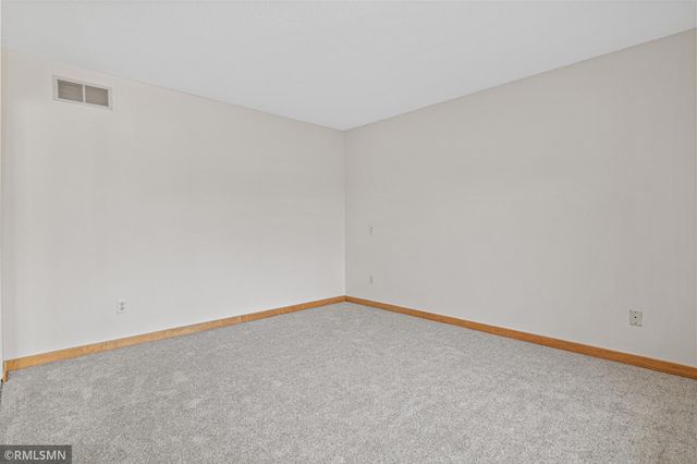 7688 Dunmore Road, Woodbury, MN 55125