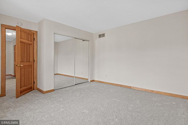 7688 Dunmore Road, Woodbury, MN 55125
