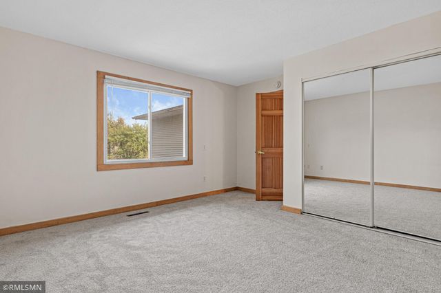 7688 Dunmore Road, Woodbury, MN 55125