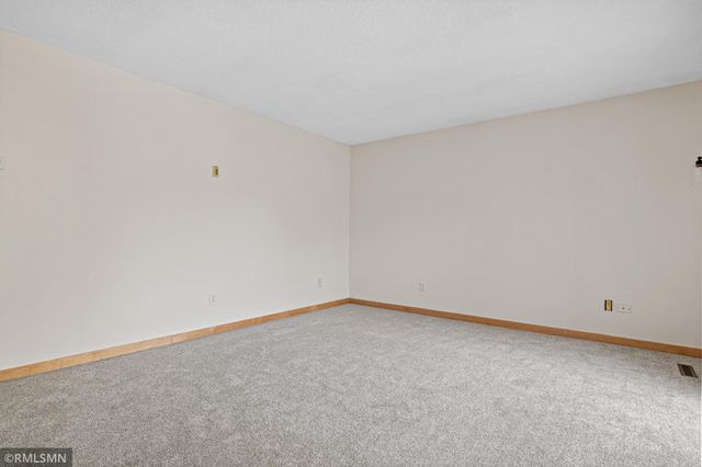 7688 Dunmore Road, Woodbury, MN 55125
