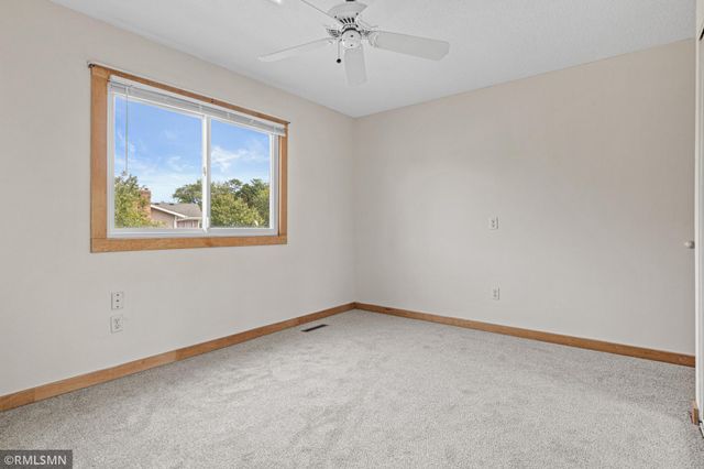 7688 Dunmore Road, Woodbury, MN 55125