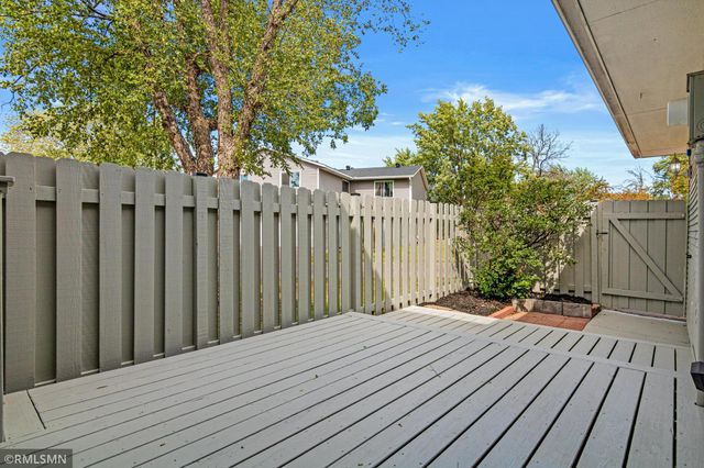 7688 Dunmore Road, Woodbury, MN 55125