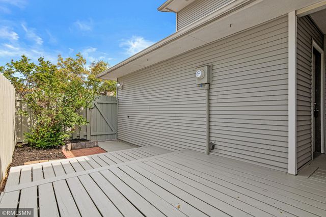 7688 Dunmore Road, Woodbury, MN 55125