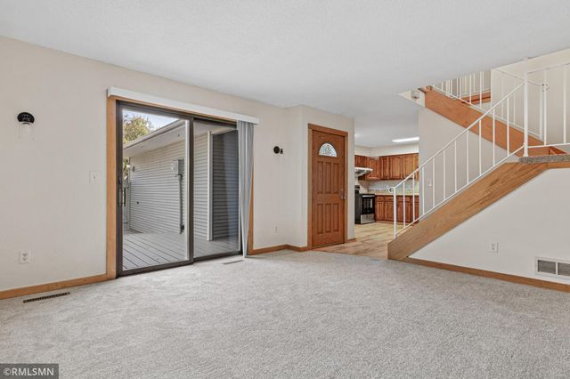 7688 Dunmore Road, Woodbury, MN 55125
