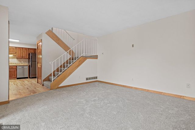 7688 Dunmore Road, Woodbury, MN 55125
