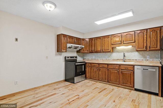 7688 Dunmore Road, Woodbury, MN 55125