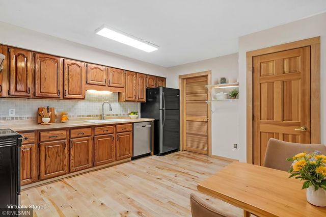 7688 Dunmore Road, Woodbury, MN 55125