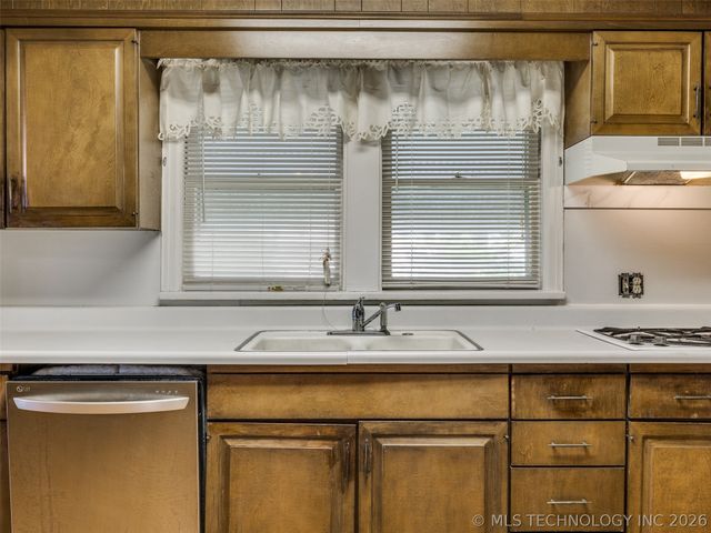 2812 W 37th Place, Tulsa, OK 74107