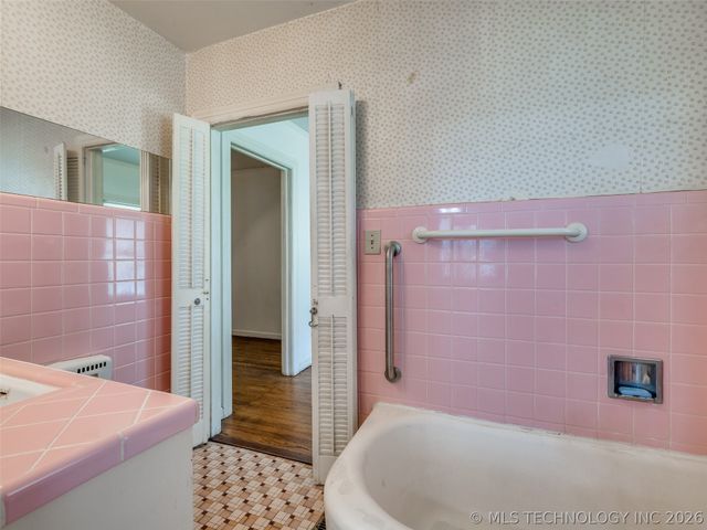 2812 W 37th Place, Tulsa, OK 74107