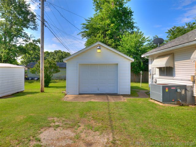 2812 W 37th Place, Tulsa, OK 74107