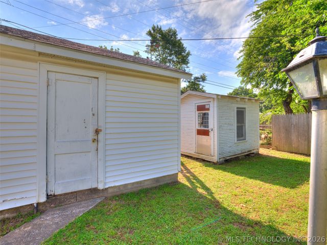 2812 W 37th Place, Tulsa, OK 74107