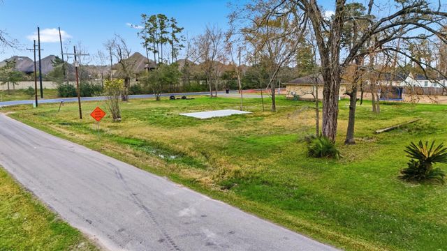 9102 Hueni Road, Houston, TX 77365