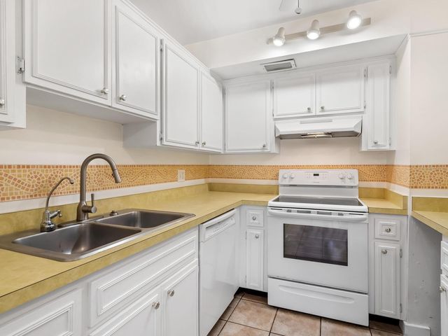 4805 RILMA AVENUE 107, Sarasota, FL 34234