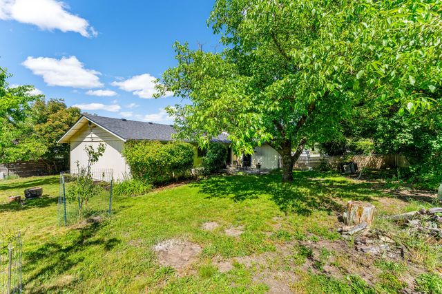 210 Sky Crest Drive, Grants Pass, OR 97527