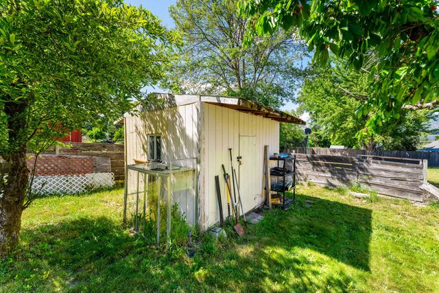 210 Sky Crest Drive, Grants Pass, OR 97527