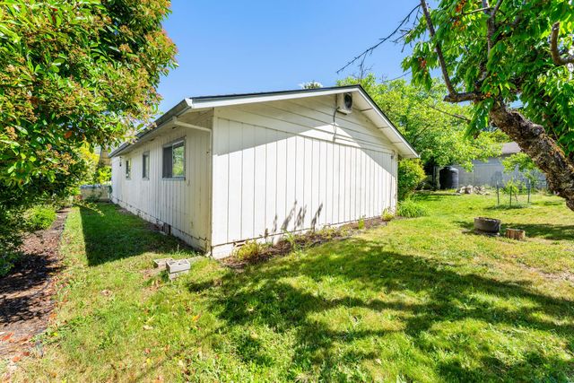 210 Sky Crest Drive, Grants Pass, OR 97527