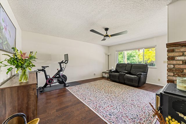 210 Sky Crest Drive, Grants Pass, OR 97527